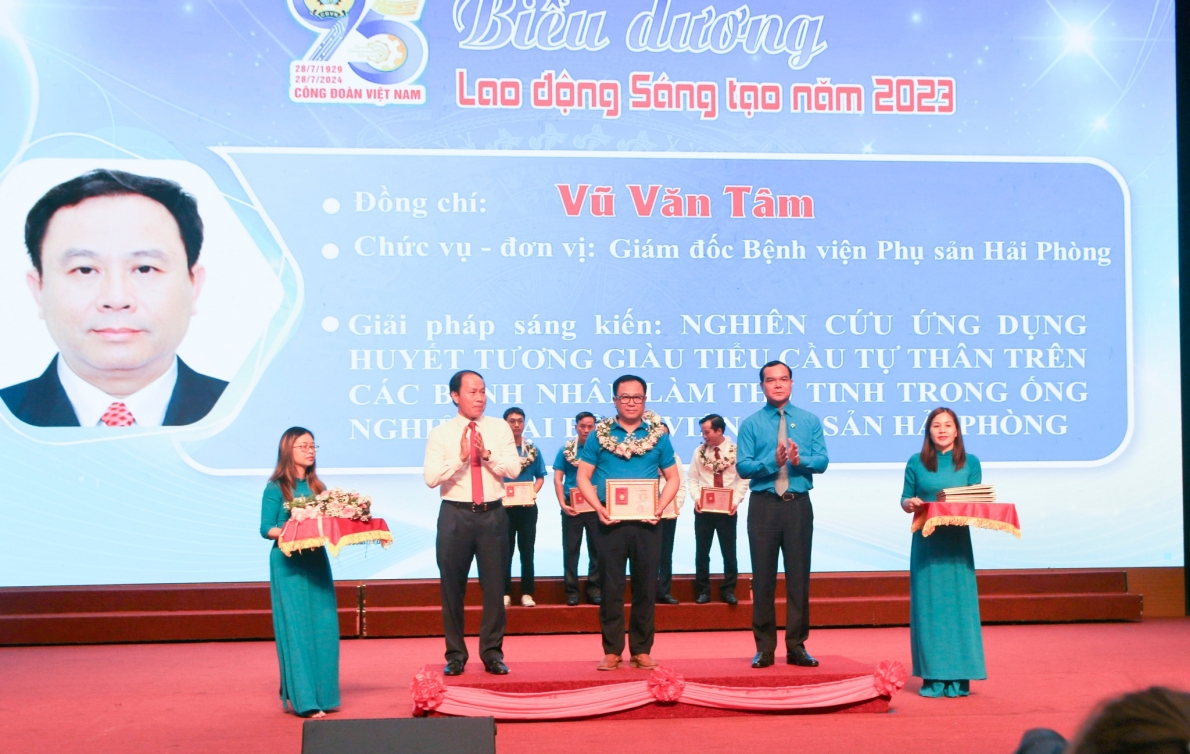 Bệnh viện Phụ Sản Hải Phòng được trao tặng hai Bằng Lao động Sáng tạo
