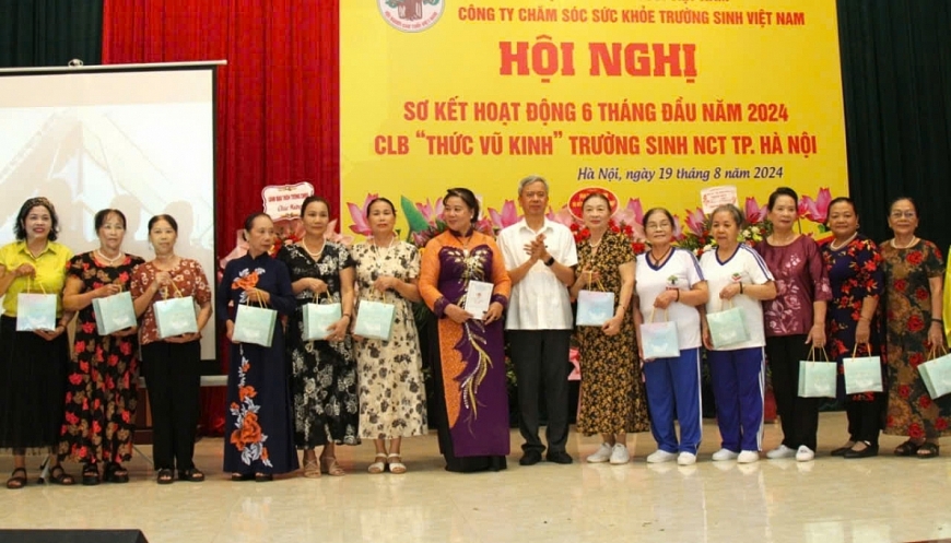 Lan tỏa bài tập Thức vũ kinh để NCT hạnh phúc hơn, khỏe mạnh hơn