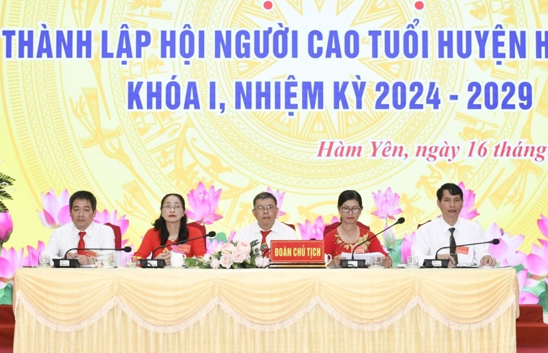 Đoàn Chủ tịch Đại hội