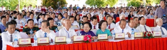 Các đại biểu tham dự buổi lễ.