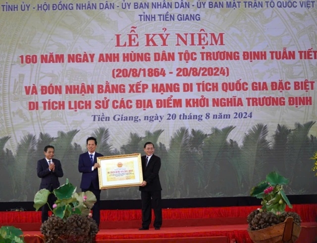 Lãnh đạo tỉnh Tiền Giang đón nhận bằng xếp hạng di tích Quốc gia đặc biệt các địa điểm Khởi nghĩa Trương Định.