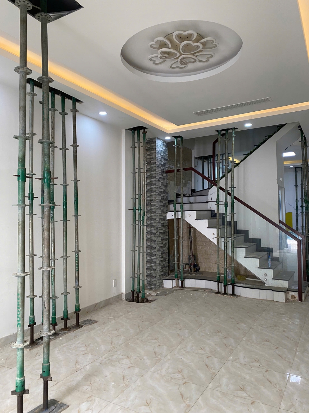 Người cao tuổi yêu cầu phải xử lý nghiêm minh công trình làm trái chỉ đạo của UBND quận 3