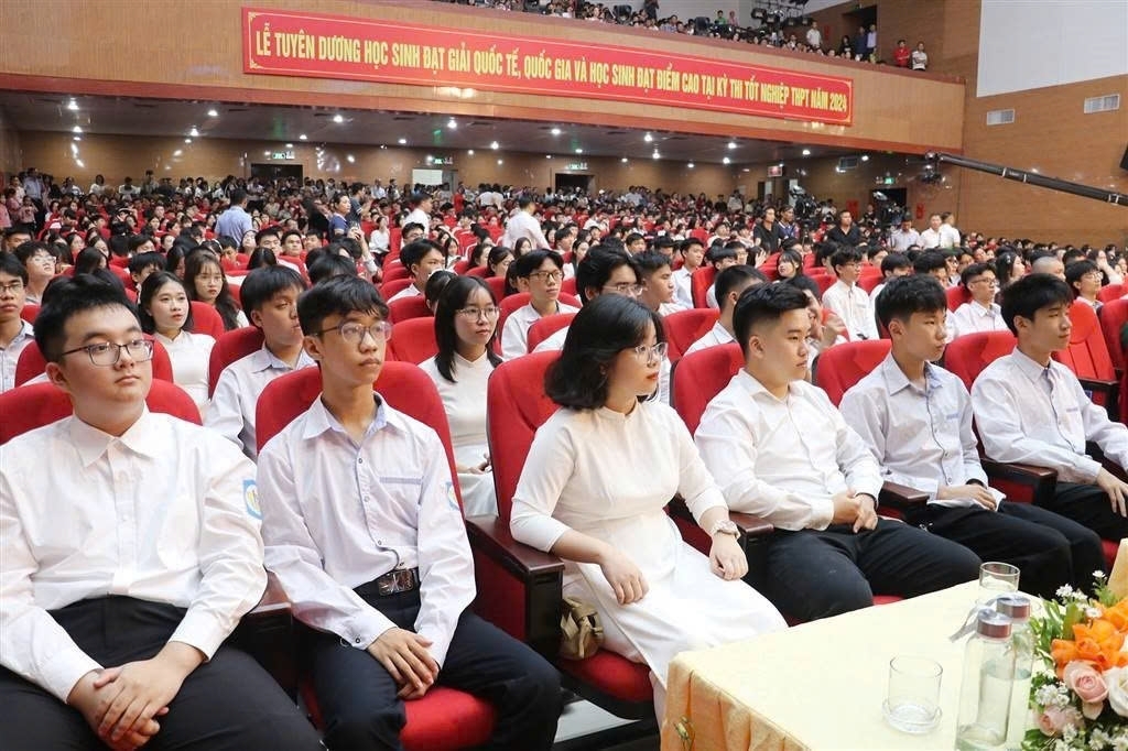 Nghệ An: Tuyên dương 163 học sinh giỏi quốc tế, quốc gia, đạt điểm cao tại Kỳ thi tốt nghiệp THPT năm 2024