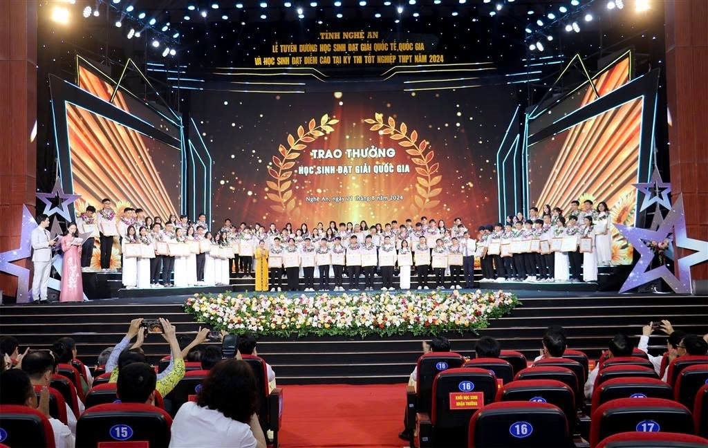 Nghệ An: Tuyên dương 163 học sinh giỏi quốc tế, quốc gia, đạt điểm cao tại Kỳ thi tốt nghiệp THPT năm 2024