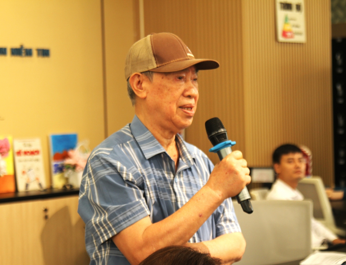 NCT đặt câu hỏi với các chuyên gia