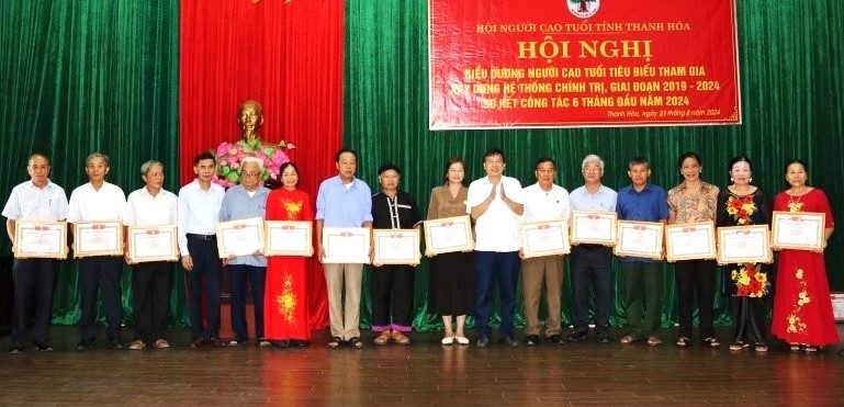 Khen thưởng, tôn vinh 80 cá nhân xuất sắc