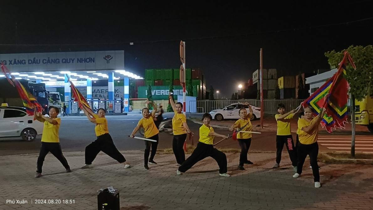 Tỉnh Bình Định: CLB Mai Vàng Đất võ nêu gương sáng NCT làm đẹp cho đời