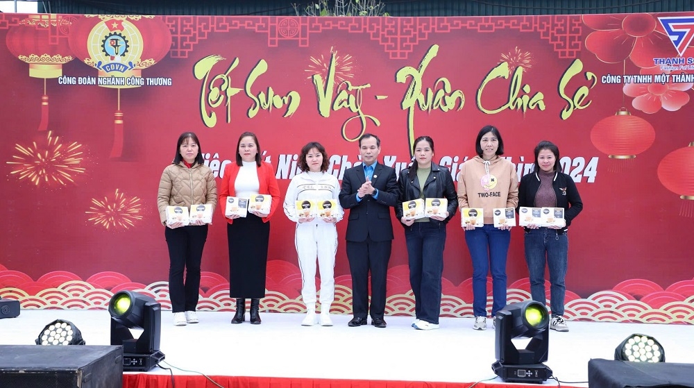 Nestlé Việt Nam trao tặng gần 200.000 phần quà cho hỗ trợ học sinh, sinh viên trên cả nước