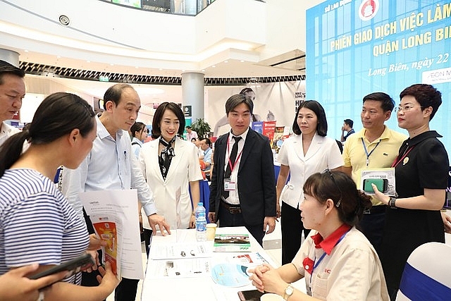 Gần 6.000 chỉ tiêu tuyển dụng tại Phiên giao dịch việc làm quận Long Biên năm 2024