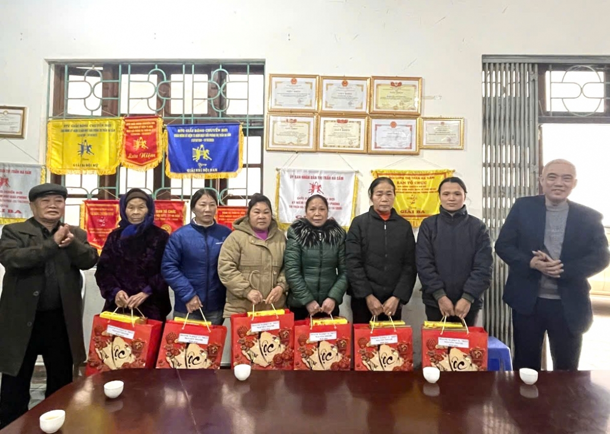 Bí thư, Trưởng khu Hoàng Đức Phụng chung tay xây dựng Chi bộ, Khu dân cư vững mạnh Bí thư, Trưởng khu Hoàng Đức Phụng chung tay xây dựng Chi bộ, Khu dân cư vững mạnh