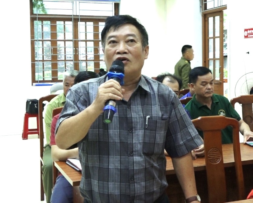 Ông Hoàng Đức Phụng phát biểu tại một hội nghị của Khu dân cư Ông Hoàng Đức Phụng phát biểu tại một hội nghị của Khu dân cư