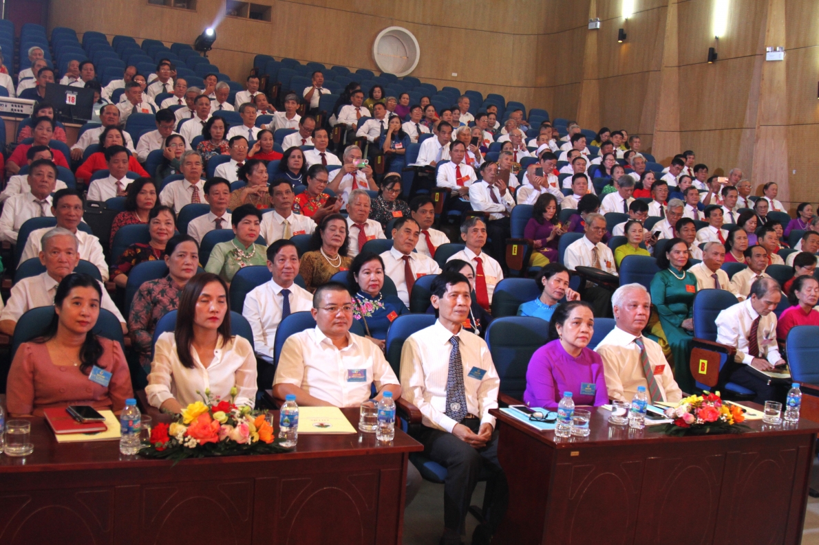 Các đại biểu tham dự phiên thứ nhất Đại hội thành lập Hội NCT TP Hà Nội