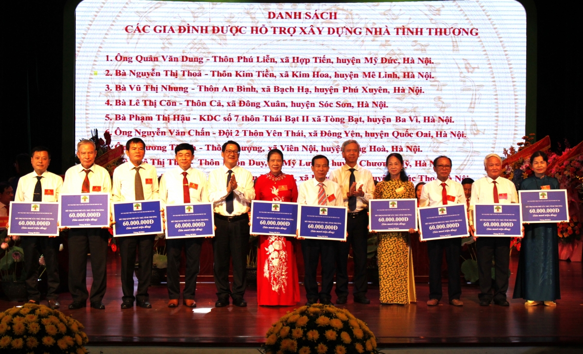 Trao kinh phí hỗ trợ xây nhà tình thương cho 10 NCT hoàn cảnh khó khăn