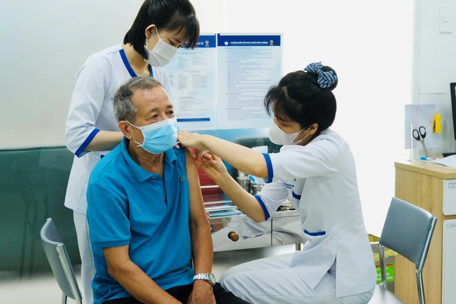 Vaccine phế cầu 23 mới đặc biệt hiệu quả ở người cao tuổi, bệnh nền