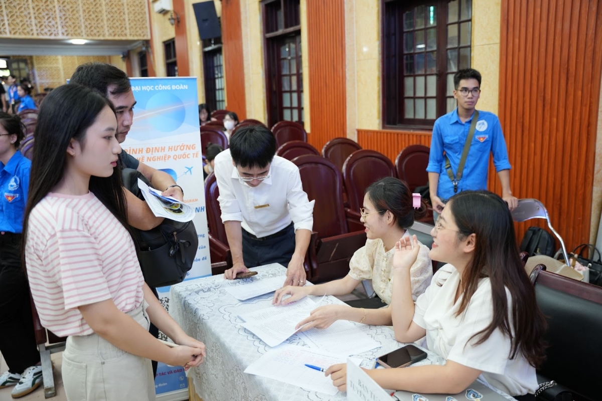 Trường Đại học Công Đoàn tổ chức đón tân sinh viên hệ chính quy năm 2024