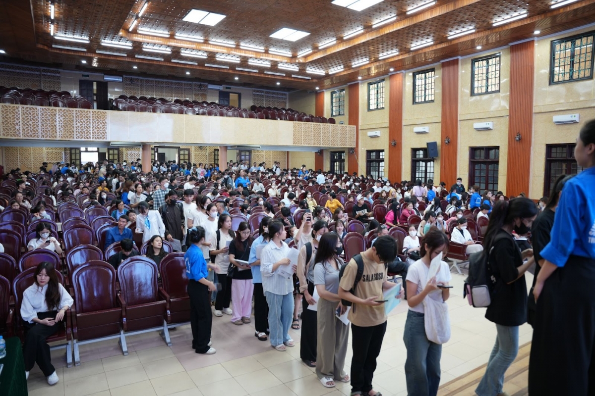 Trường Đại học Công Đoàn tổ chức đón tân sinh viên hệ chính quy năm 2024