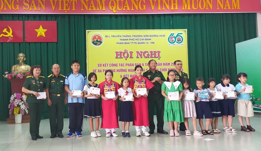 Kỉ niệm 65 năm Ngày mở đường Hồ Chí Minh - Ngày truyền thống Bộ đội Trường Sơn