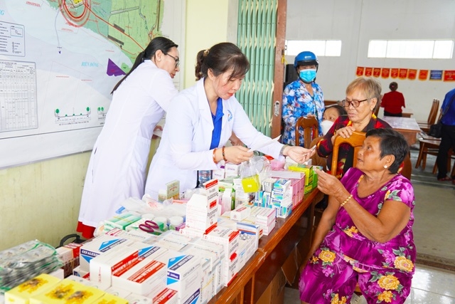 Tỉnh Cà Mau tăng cường các hoạt động chăm lo đời sống vật chất, tinh thần, tư vấn về sức khỏe miễn phí cho NCT.