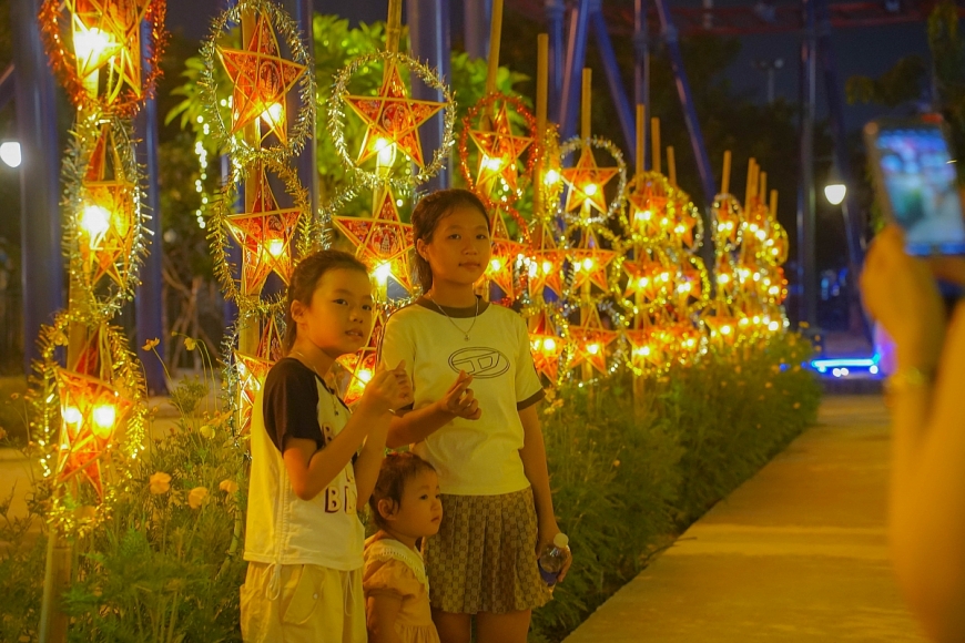 Đà Nẵng: Phố lồng đèn tại Da Nang Downtown hút khách dịp Quốc khánh