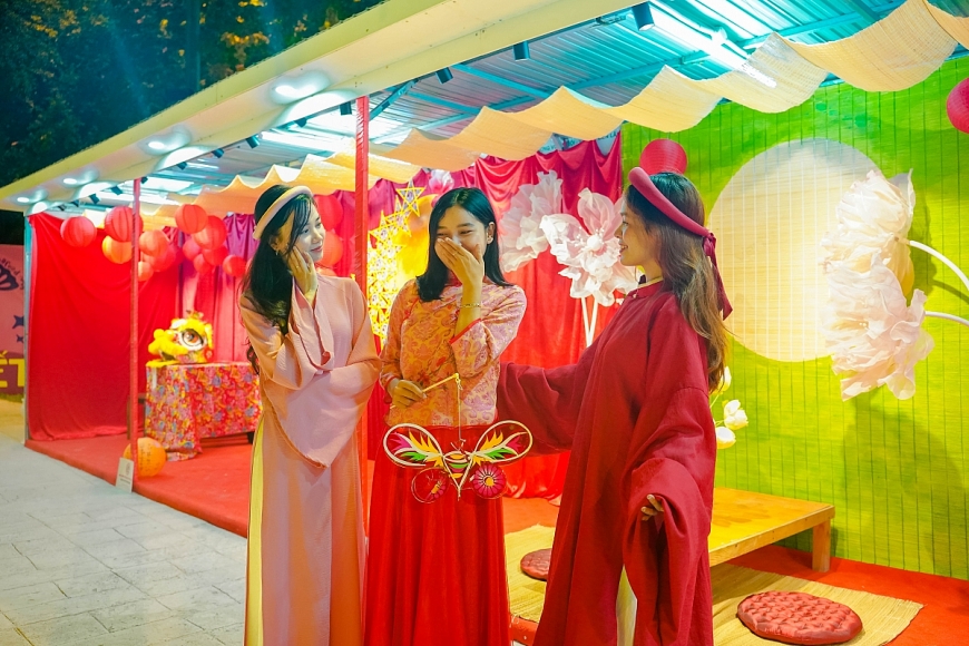 Đà Nẵng: Phố lồng đèn tại Da Nang Downtown hút khách dịp Quốc khánh