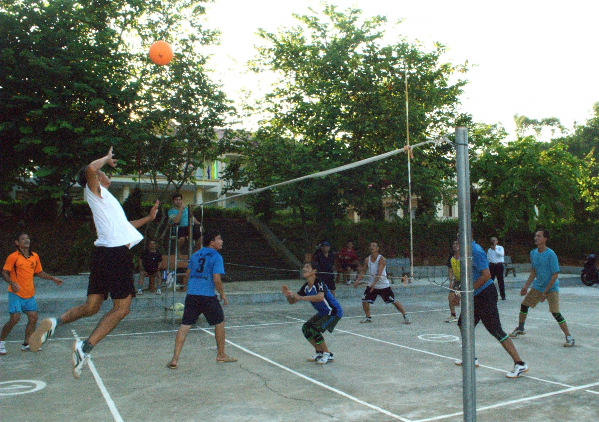 Ấn tượng mô hình sân thể thao Hội NCT xã Hồng Sơn