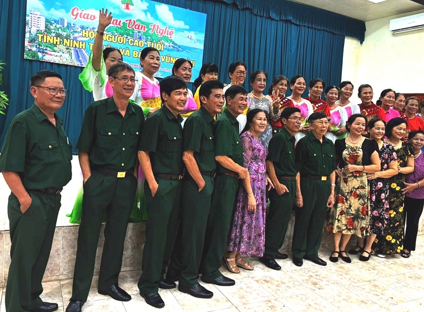 Hội NCT tỉnh Bà Rịa - Vũng Tàu giao lưu văn nghệ với Hội NCT tỉnh Ninh Thuận.