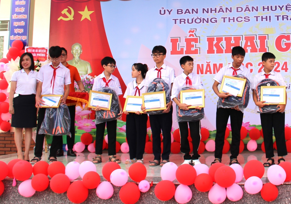 Trường THCS Thị trấn Núi Đối (Hải Phòng): Tưng bừng ngày hội khai trường, đón năm học mới