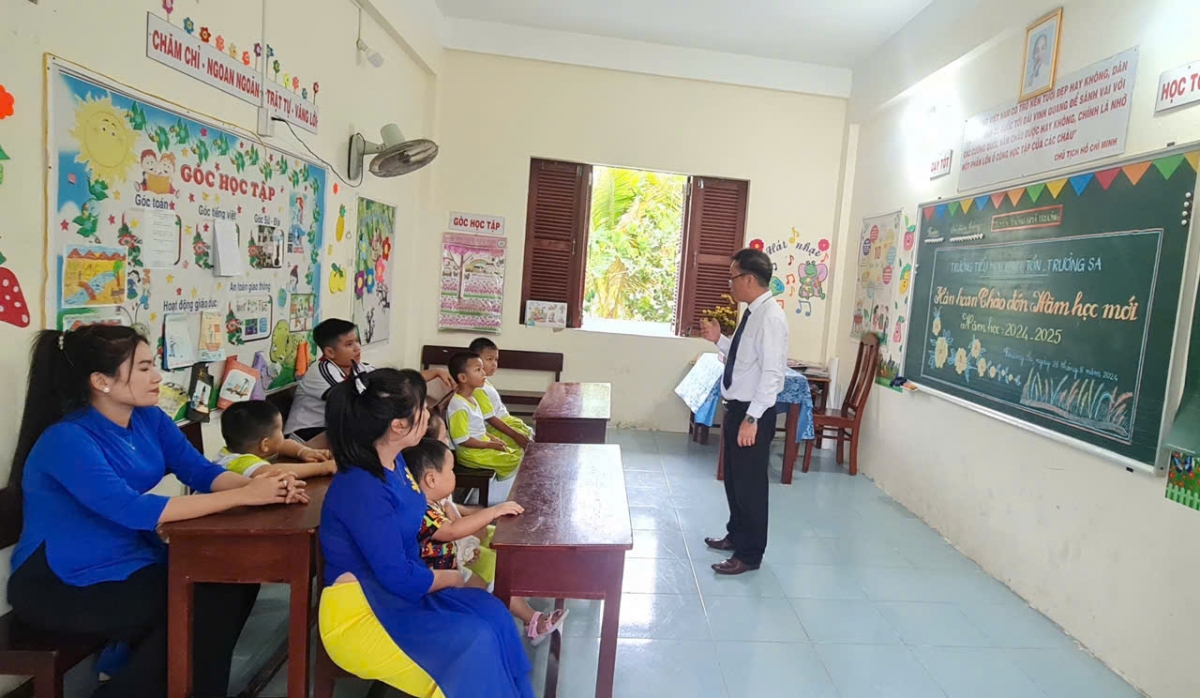 Rộn ràng Lễ khai giảng năm học mới trên huyện đảo Trường Sa