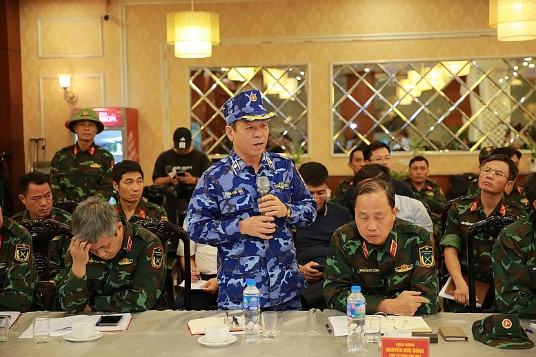 Phó Thủ tướng Trần Hồng Hà chủ trì cuộc họp Sở Chỉ huy tiền phương ngay khi bão số 3 đổ bộ vào đất liền