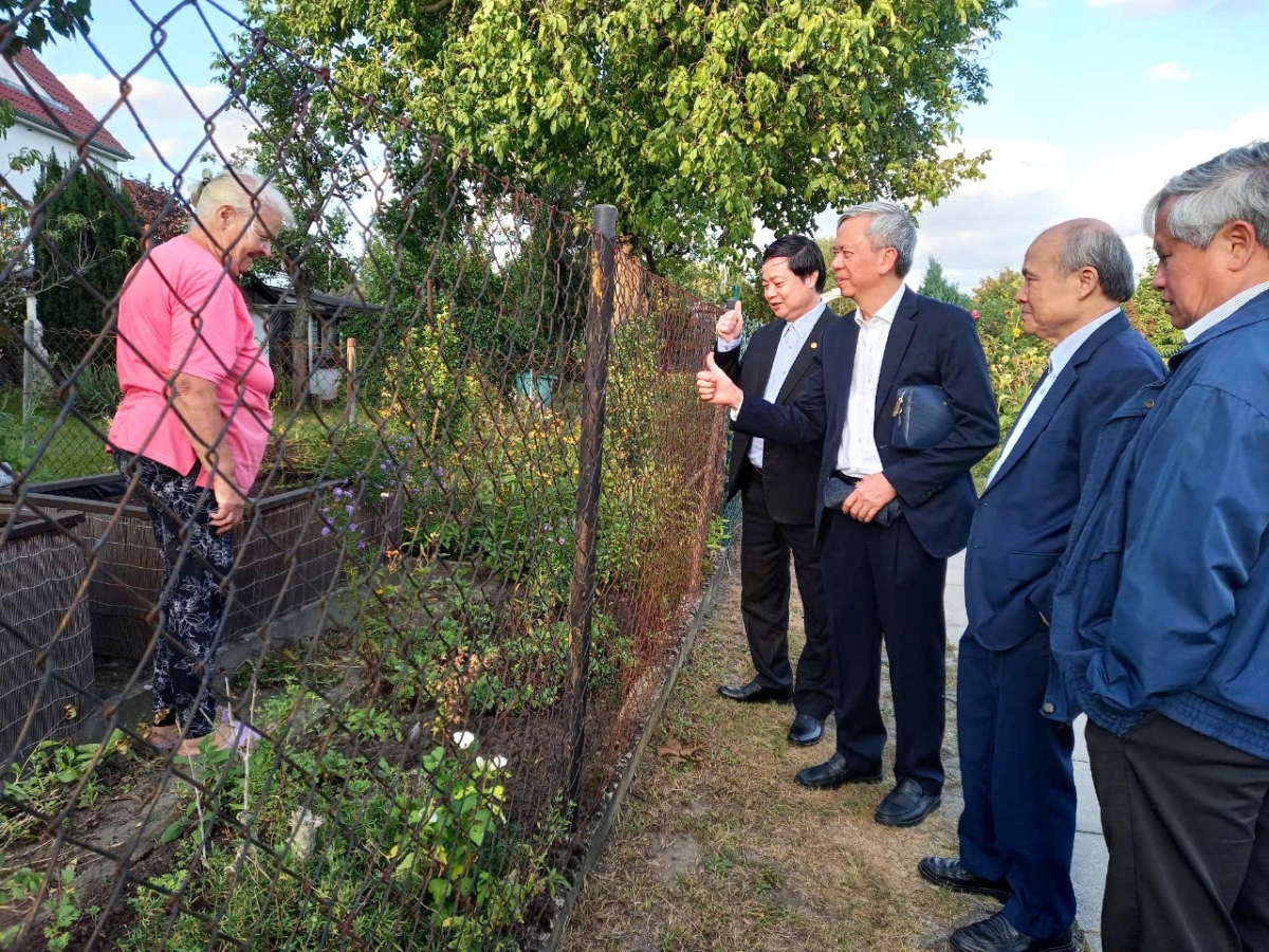 Thăm vườn cây NCT ở Thủ đô Berlin