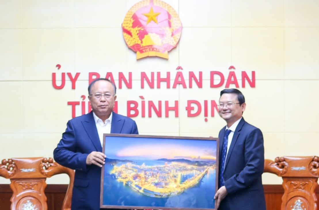 Lãnh đạo tỉnh Bình Định làm việc với Đoàn công tác Bộ Tài chính Lào