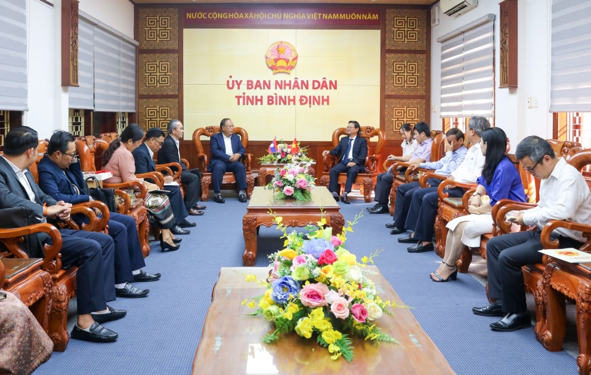 Lãnh đạo tỉnh Bình Định làm việc với Đoàn công tác Bộ Tài chính Lào