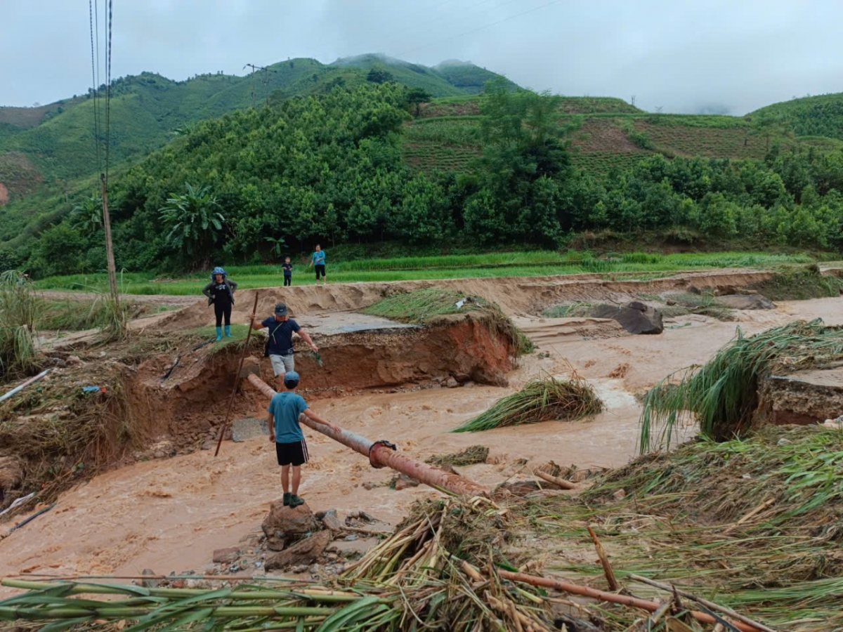 Khẩn trương khắc phục thiệt hại nặng nề do mưa lũ