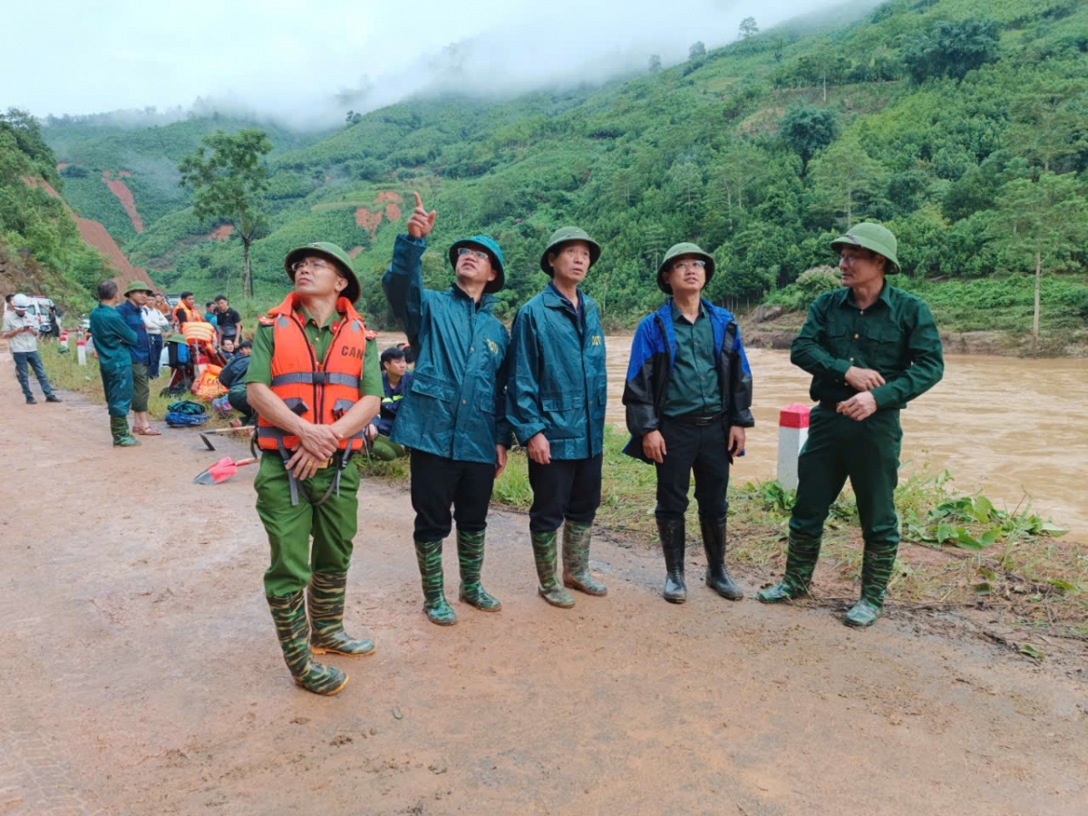 Khẩn trương khắc phục thiệt hại nặng nề do mưa lũ