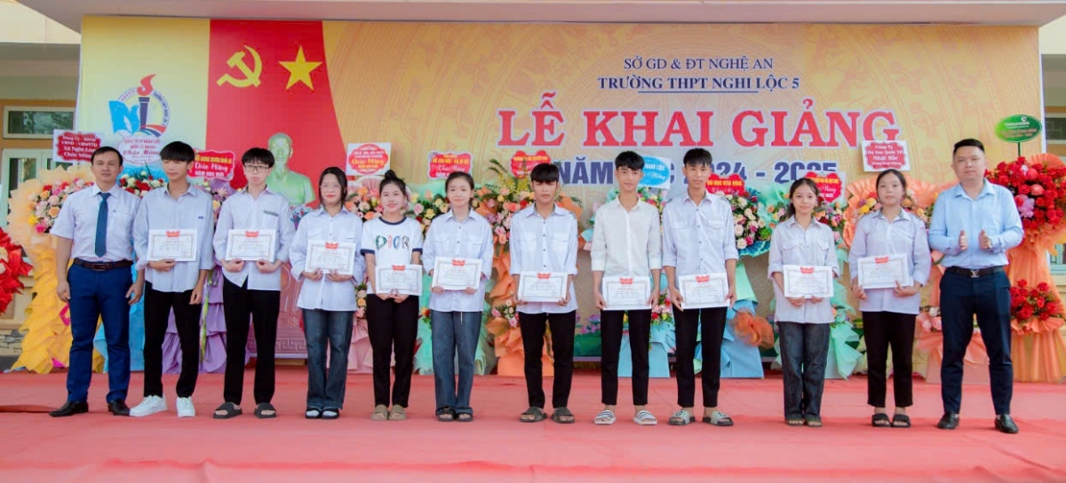 Vượt khó nâng cao chất lượng dạy và học