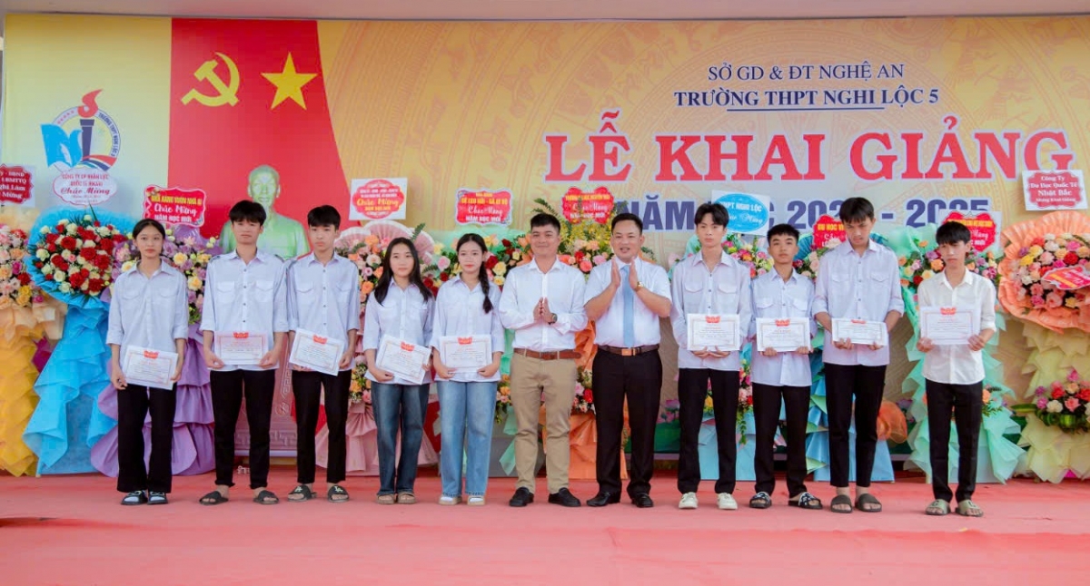 Vượt khó nâng cao chất lượng dạy và học