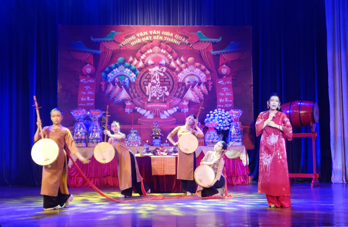 TP. Hồ Chí Minh: Các nghệ sĩ dâng hương Tổ Nghiệp Sân khấu lần thứ 14