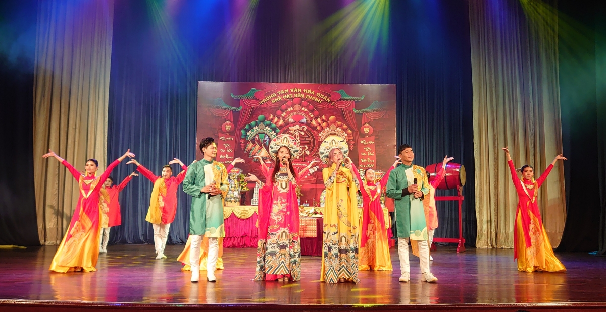 TP. Hồ Chí Minh: Các nghệ sĩ dâng hương Tổ Nghiệp Sân khấu lần thứ 14