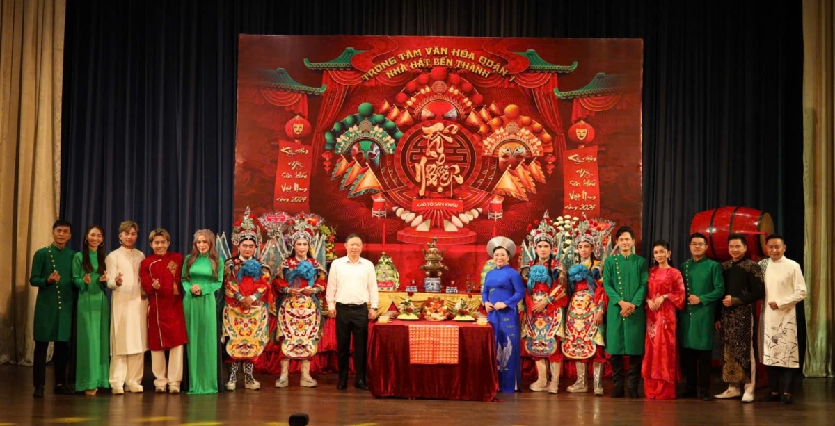 TP. Hồ Chí Minh: Các nghệ sĩ dâng hương Tổ Nghiệp Sân khấu lần thứ 14