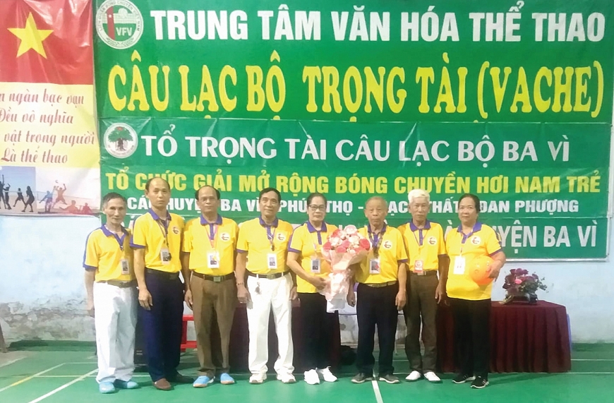 Các thành viên của CLB trọng tài liên huyện