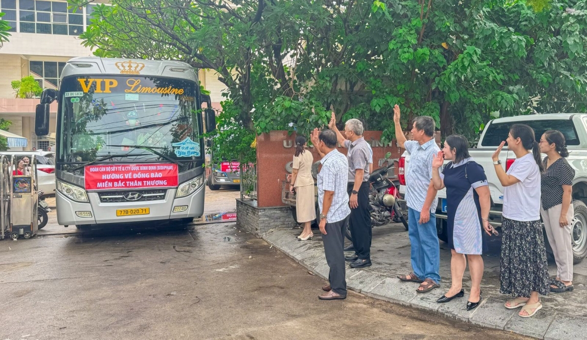 Đoàn công tác y tế tỉnh Bình Định lên đường hỗ trợ đồng bào miền Bắc