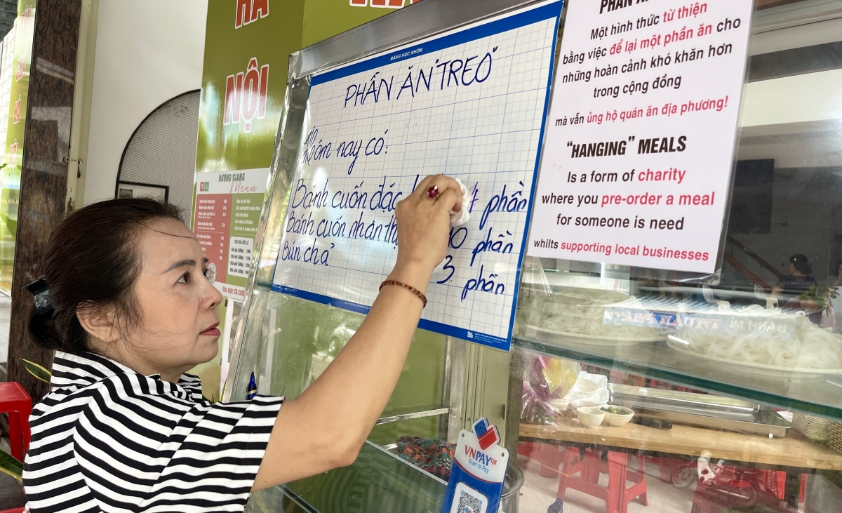 Bình Định: Lòng nhân ái từ những món ăn “treo”