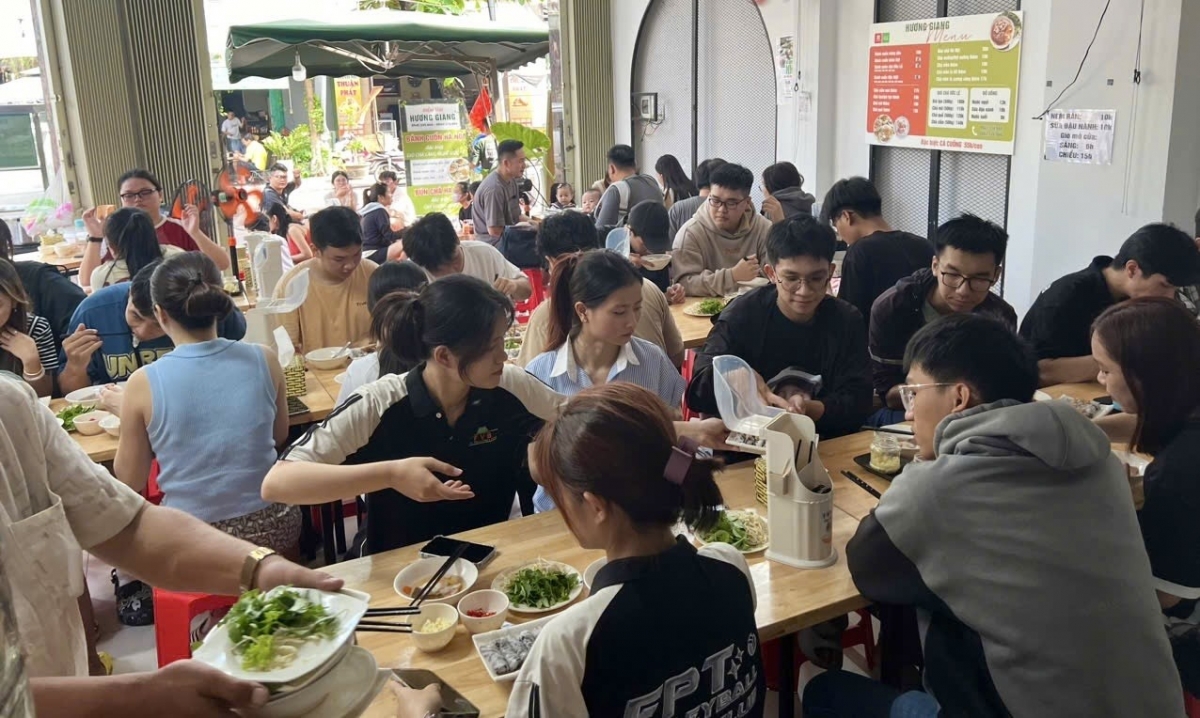 Bình Định: Lòng nhân ái từ những món ăn “treo”