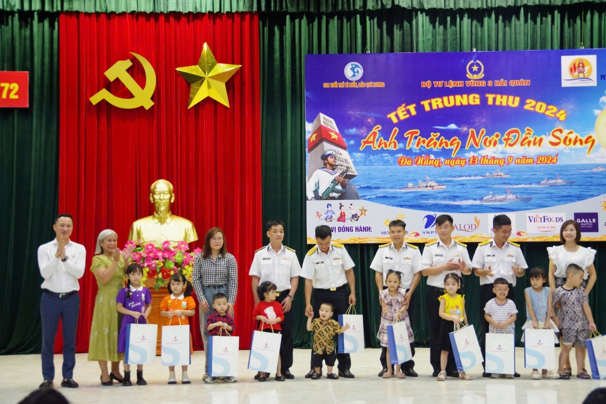 Ánh trăng nơi đầu sóng