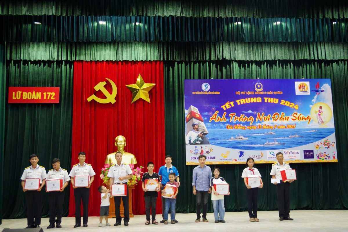 Ánh trăng nơi đầu sóng