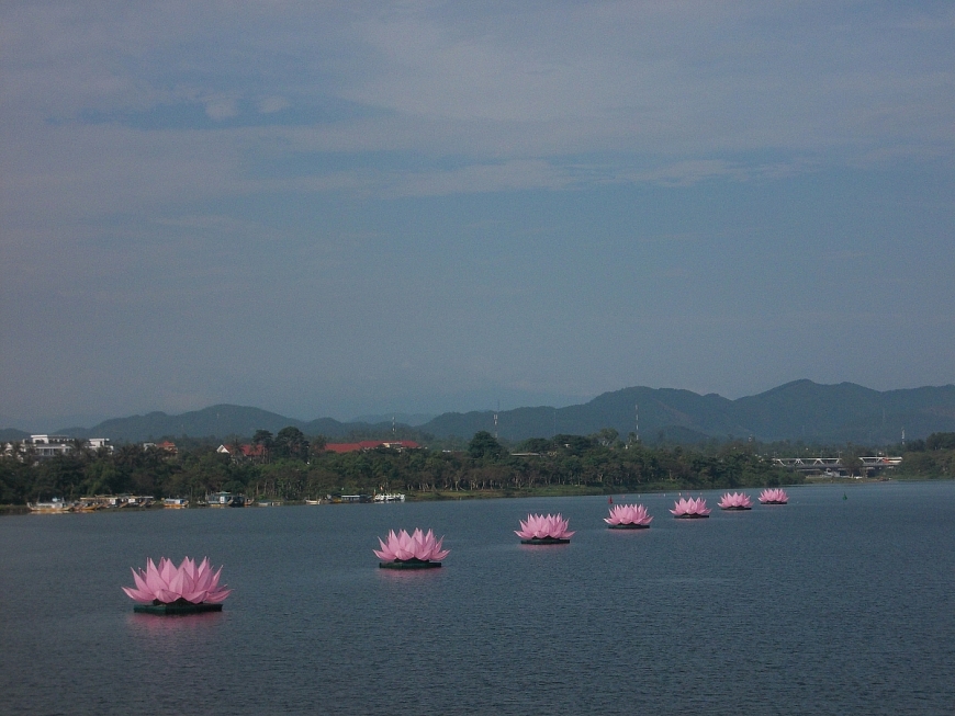 Dòng chảy của sông cũng là dòng chảy của lịch sử nhân loại