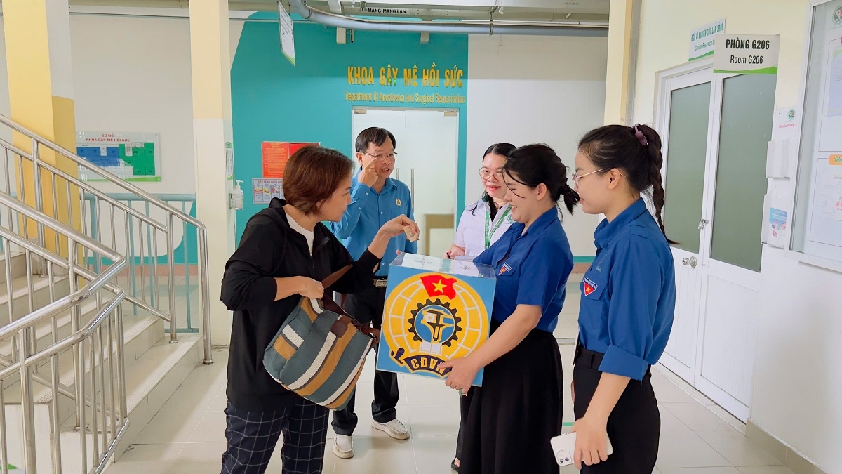 Chung tay ủng hộ các gia đình bị ảnh hưởng, thiệt hại do bão lũ