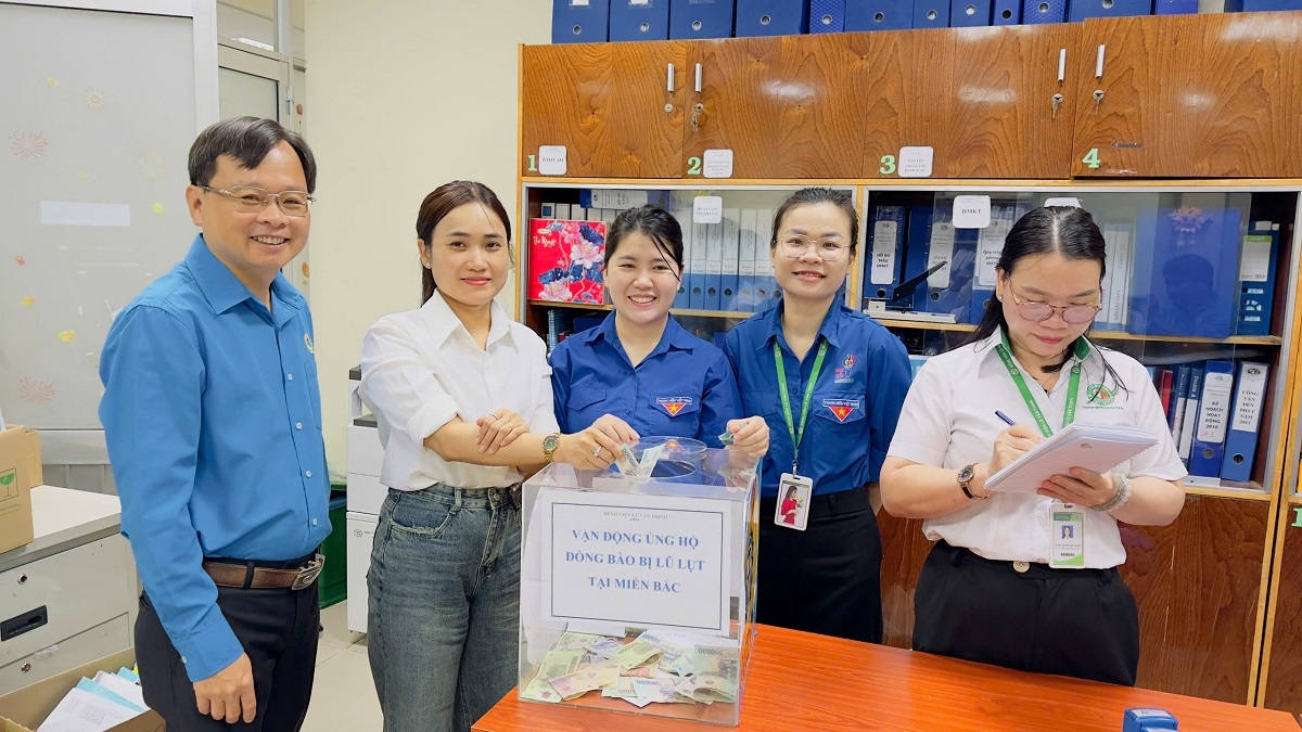 Chung tay ủng hộ các gia đình bị ảnh hưởng, thiệt hại do bão lũ