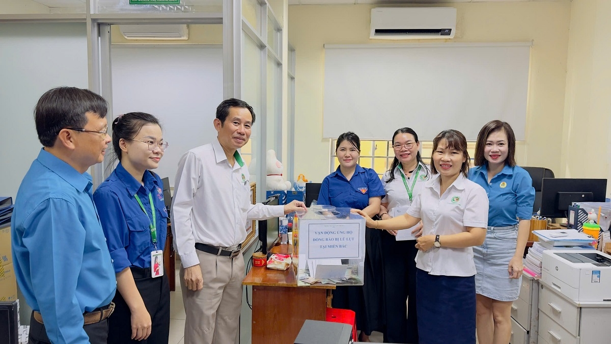 Chung tay ủng hộ các gia đình bị ảnh hưởng, thiệt hại do bão lũ