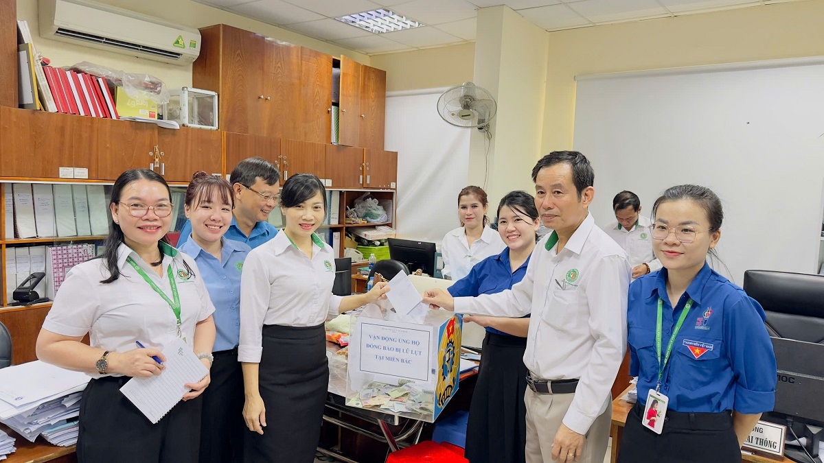 Chung tay ủng hộ các gia đình bị ảnh hưởng, thiệt hại do bão lũ